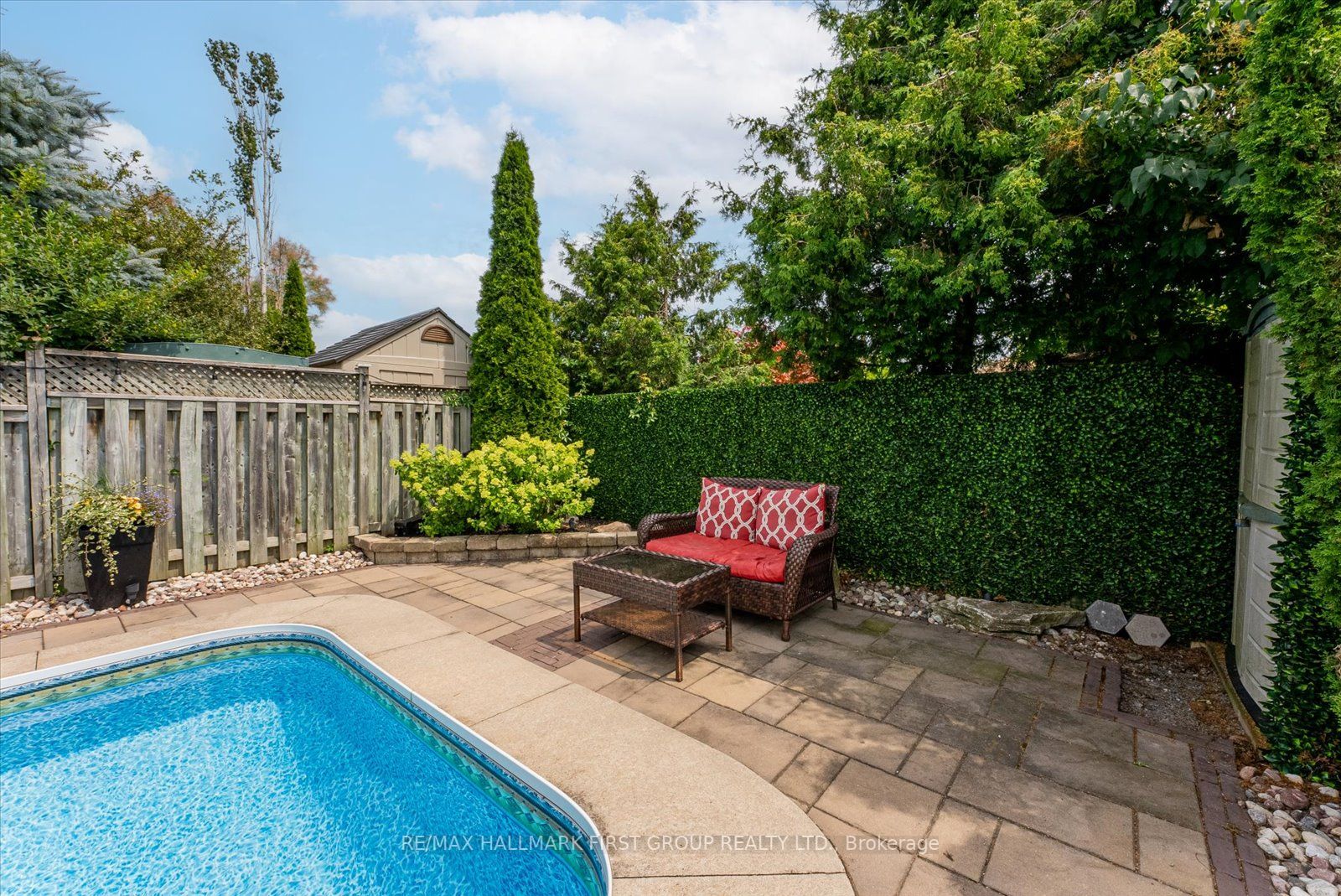 21 Hogan Cres