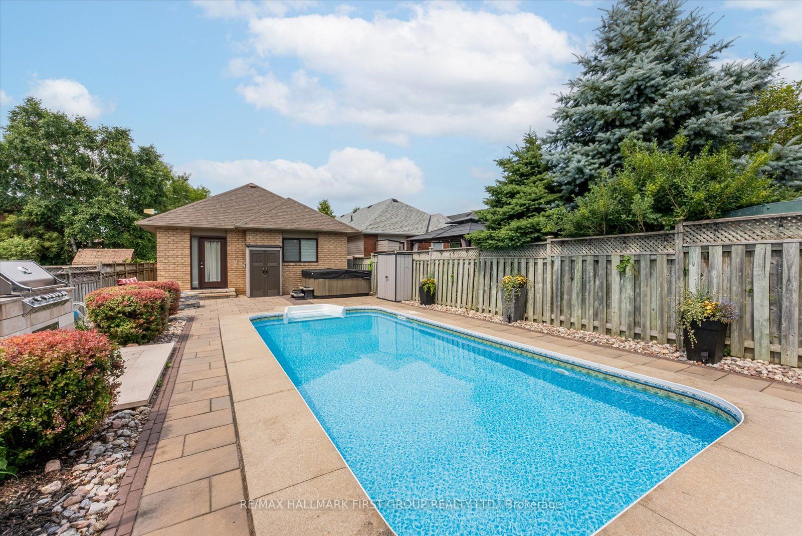 21 Hogan Cres