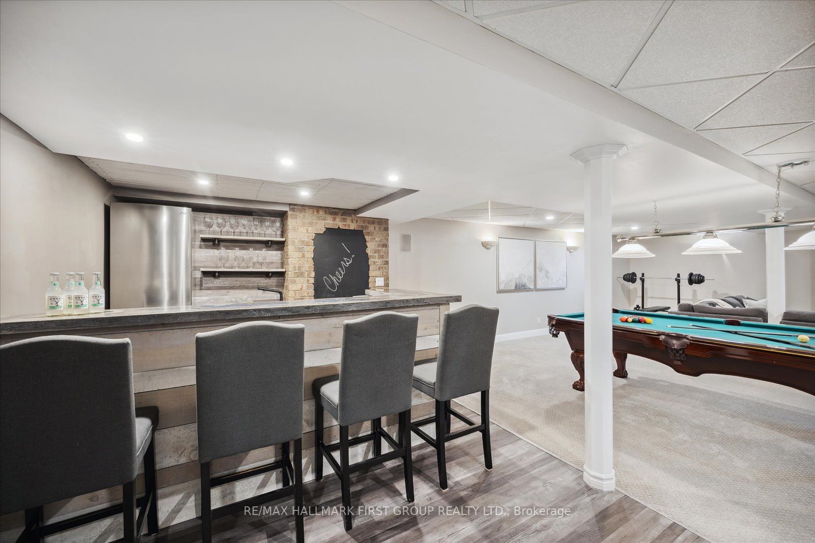 21 Hogan Cres
