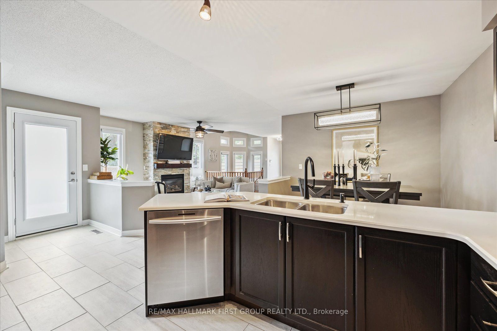 21 Hogan Cres