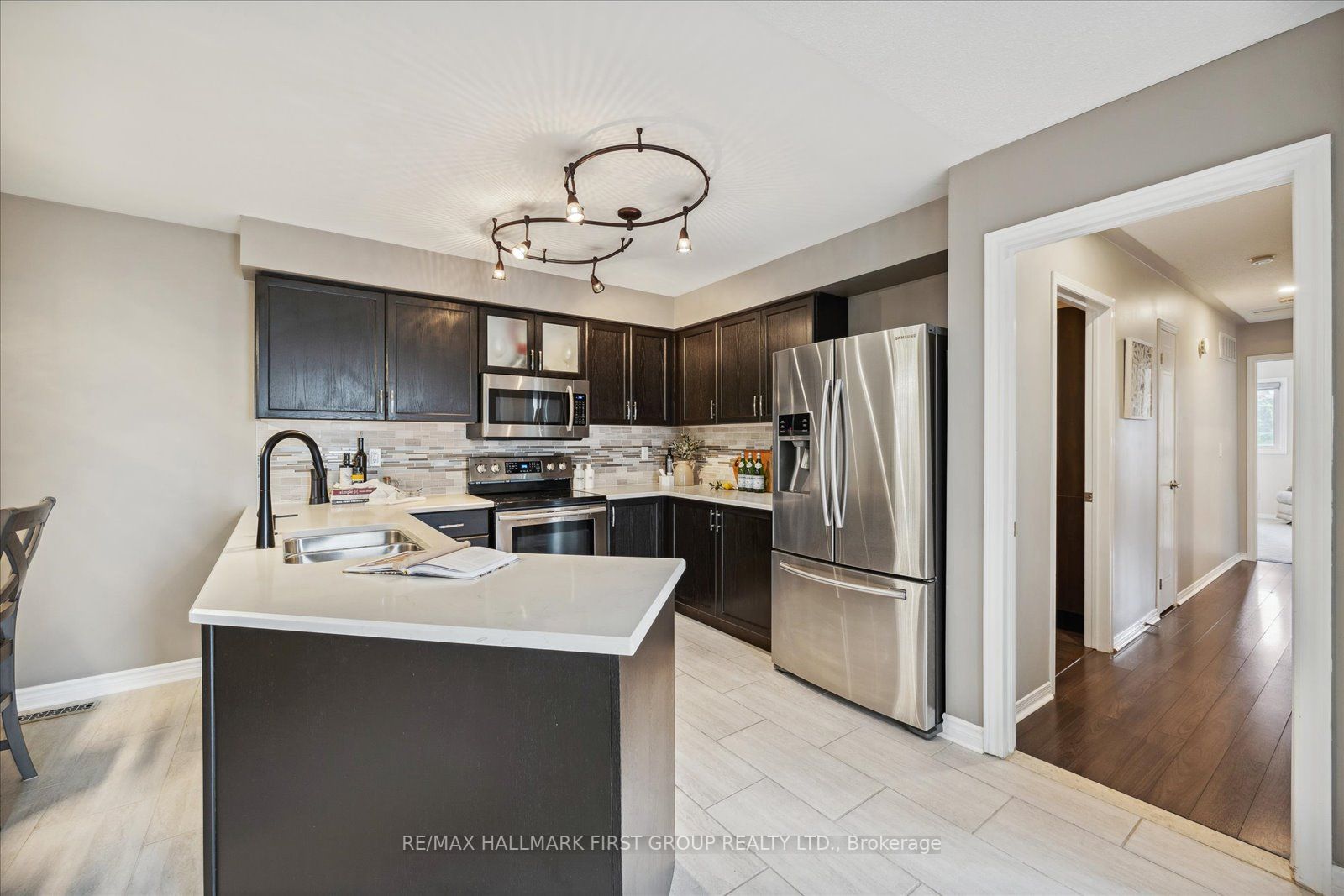 21 Hogan Cres