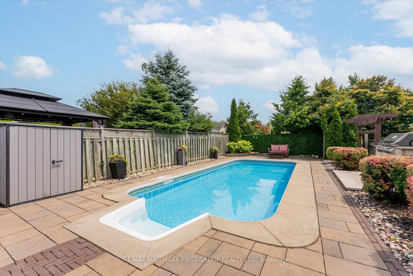 21 Hogan Cres