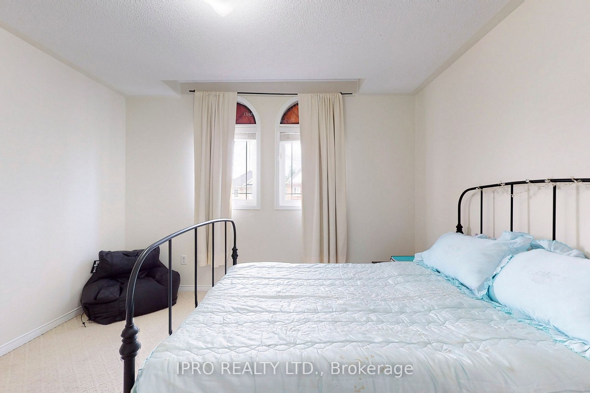 19 Thackery Dr