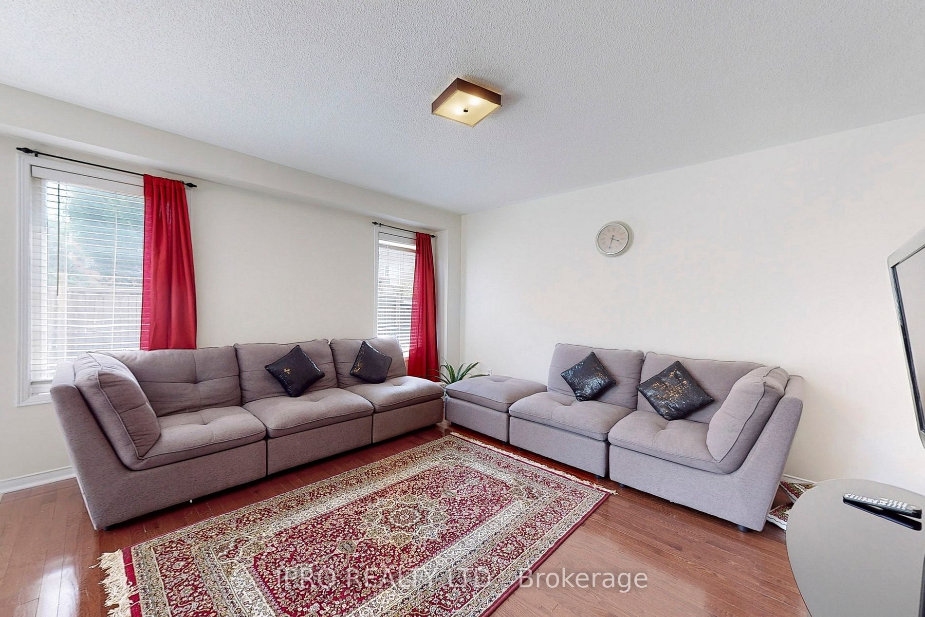 19 Thackery Dr