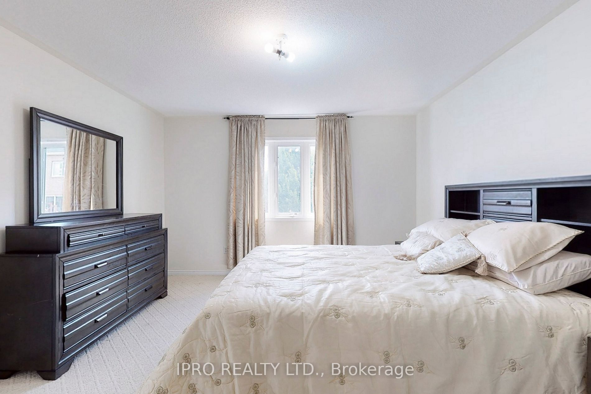 19 Thackery Dr