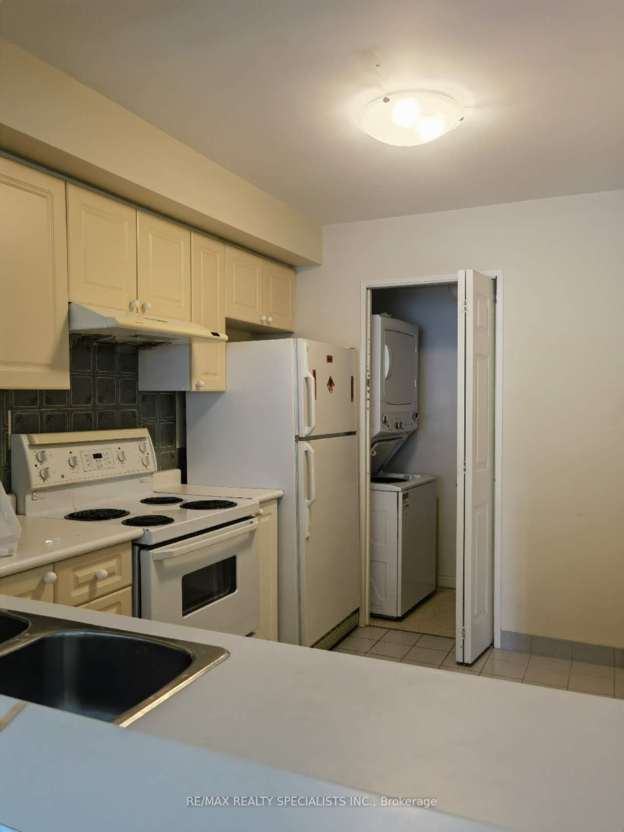 18 Lee Centre Dr, #2110