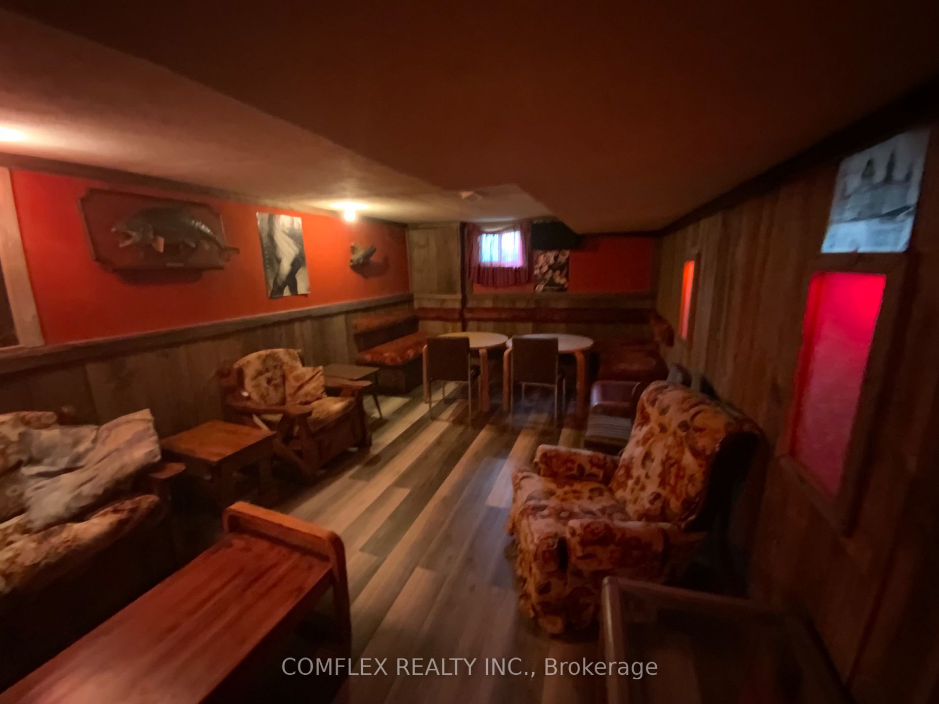 31 Robert St W
