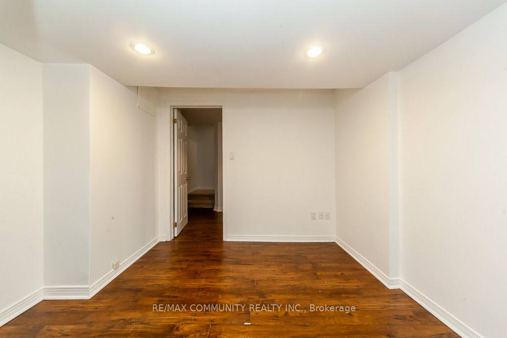 74 Fernbank Place