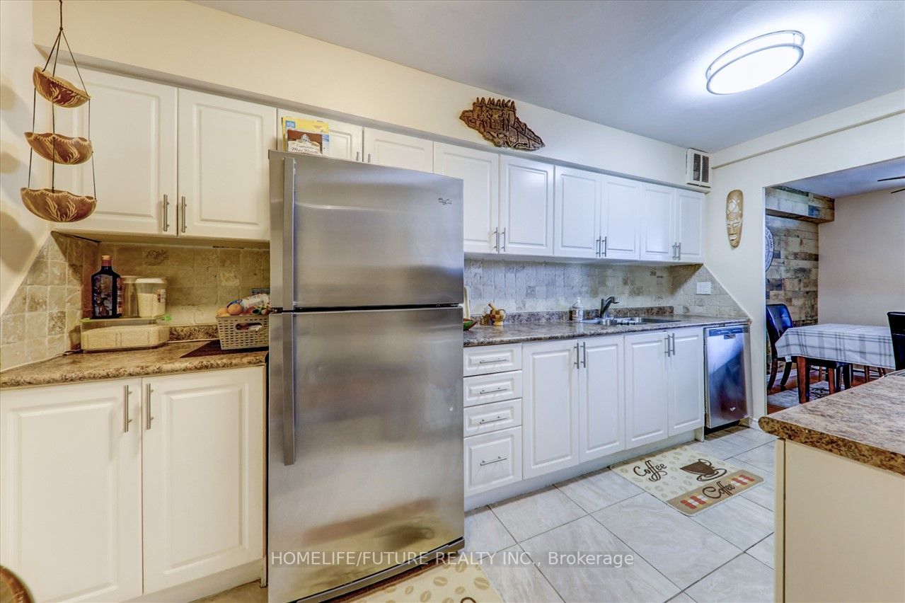 3420 Eglinton Ave E, #608
