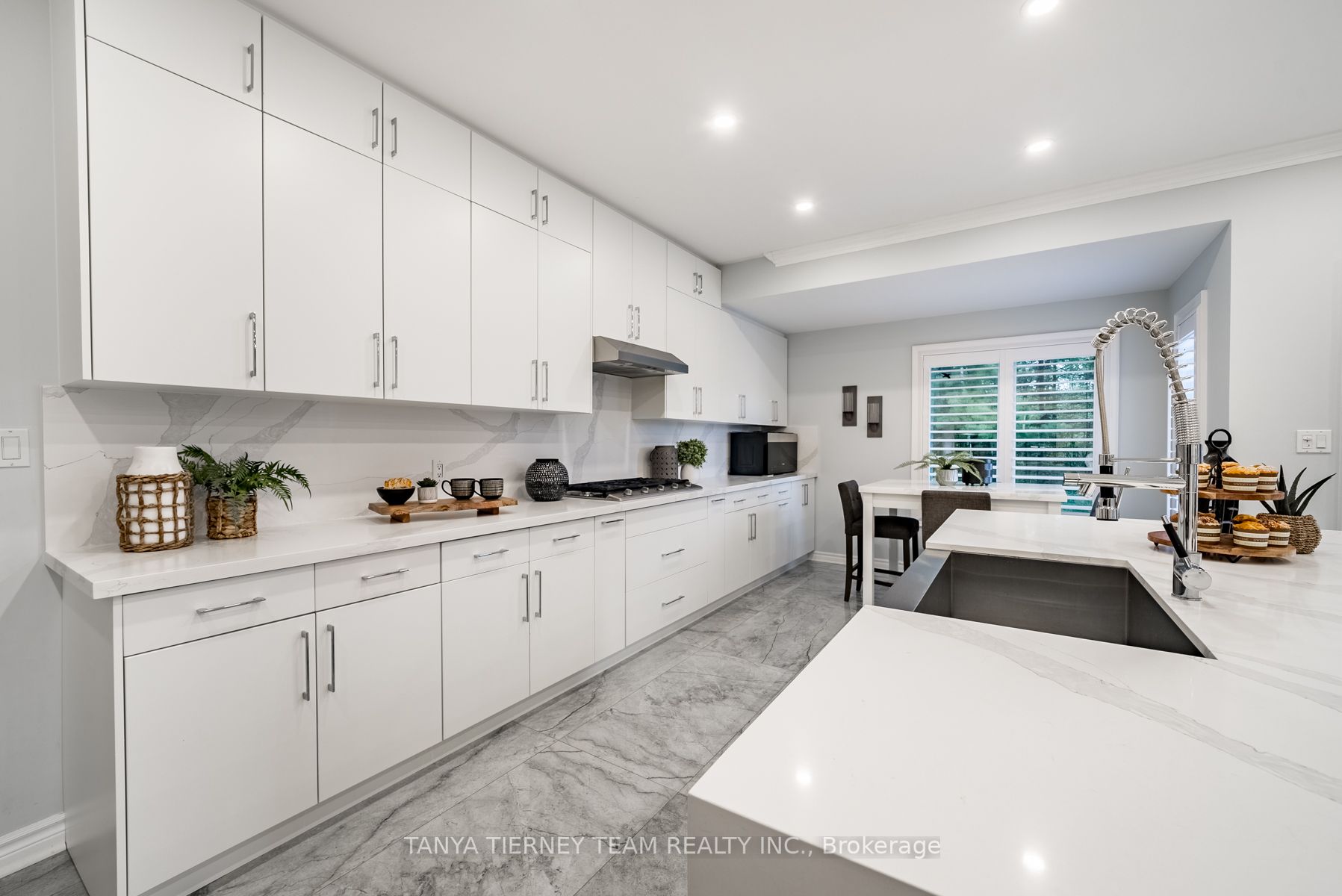 4 Woodbridge Circ