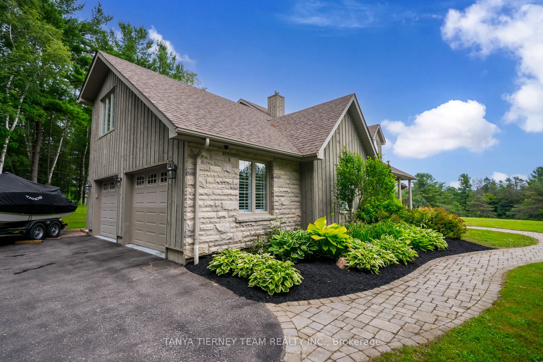 4 Woodbridge Circ