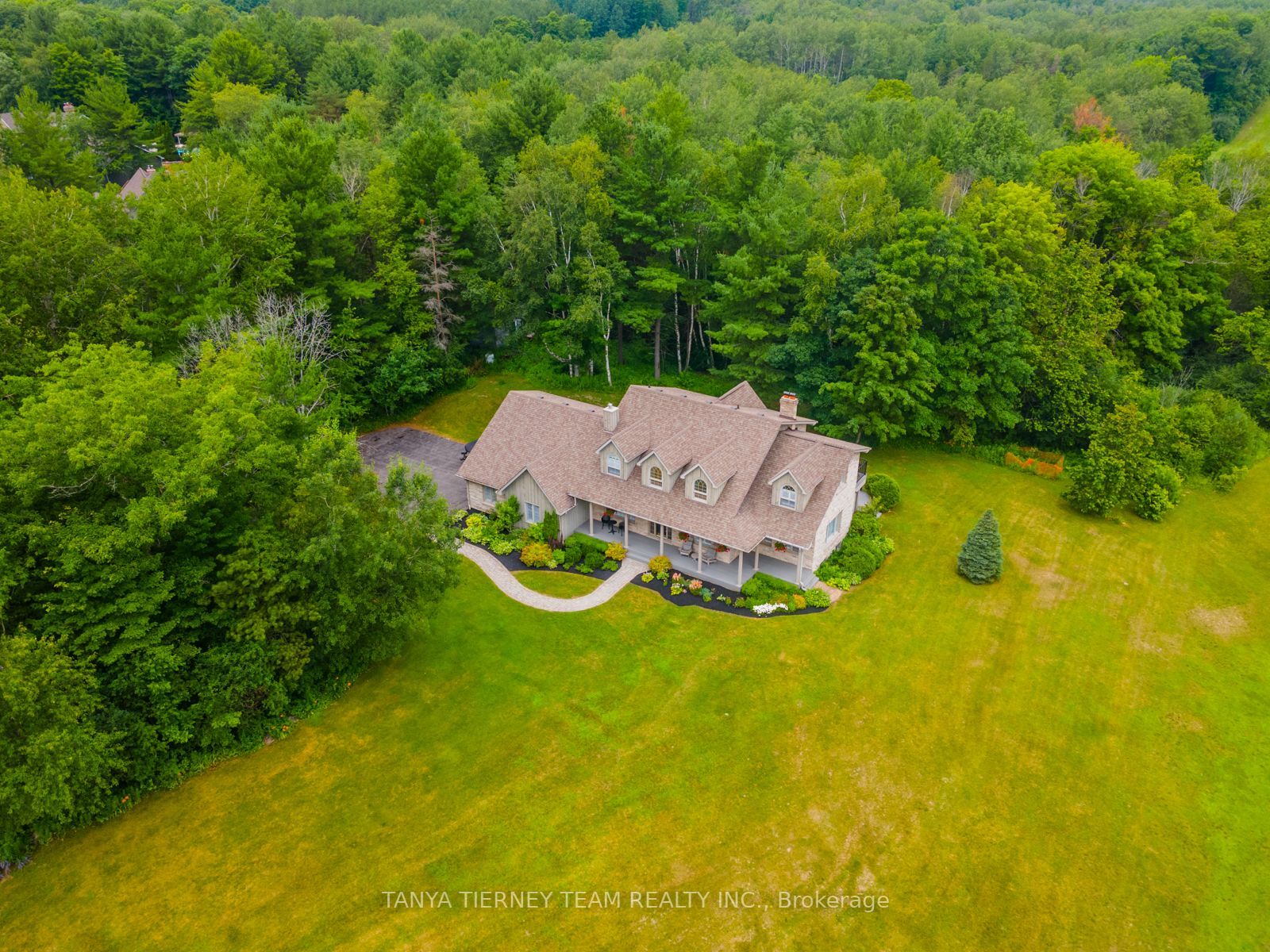 4 Woodbridge Circ