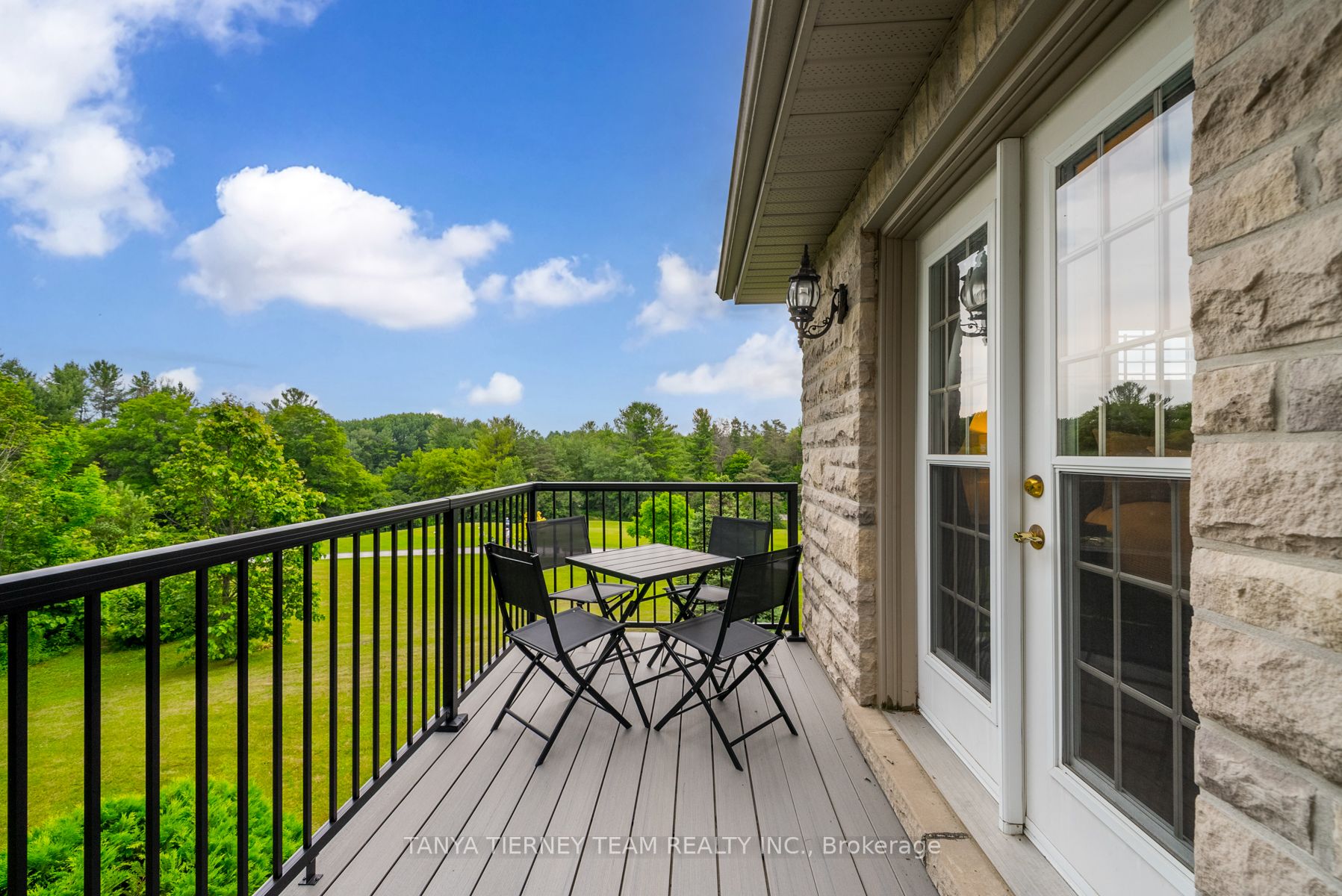 4 Woodbridge Circ