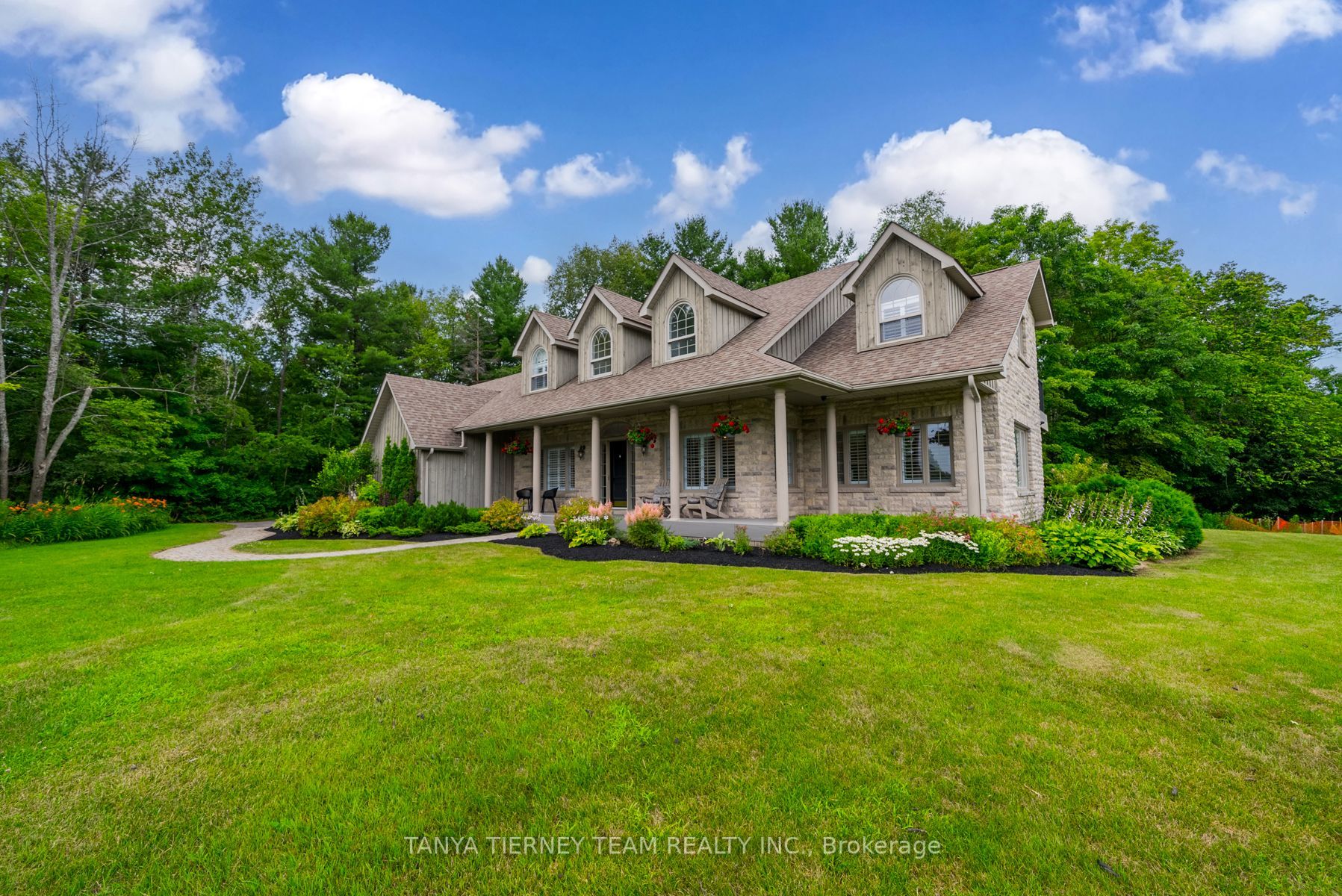 4 Woodbridge Circ