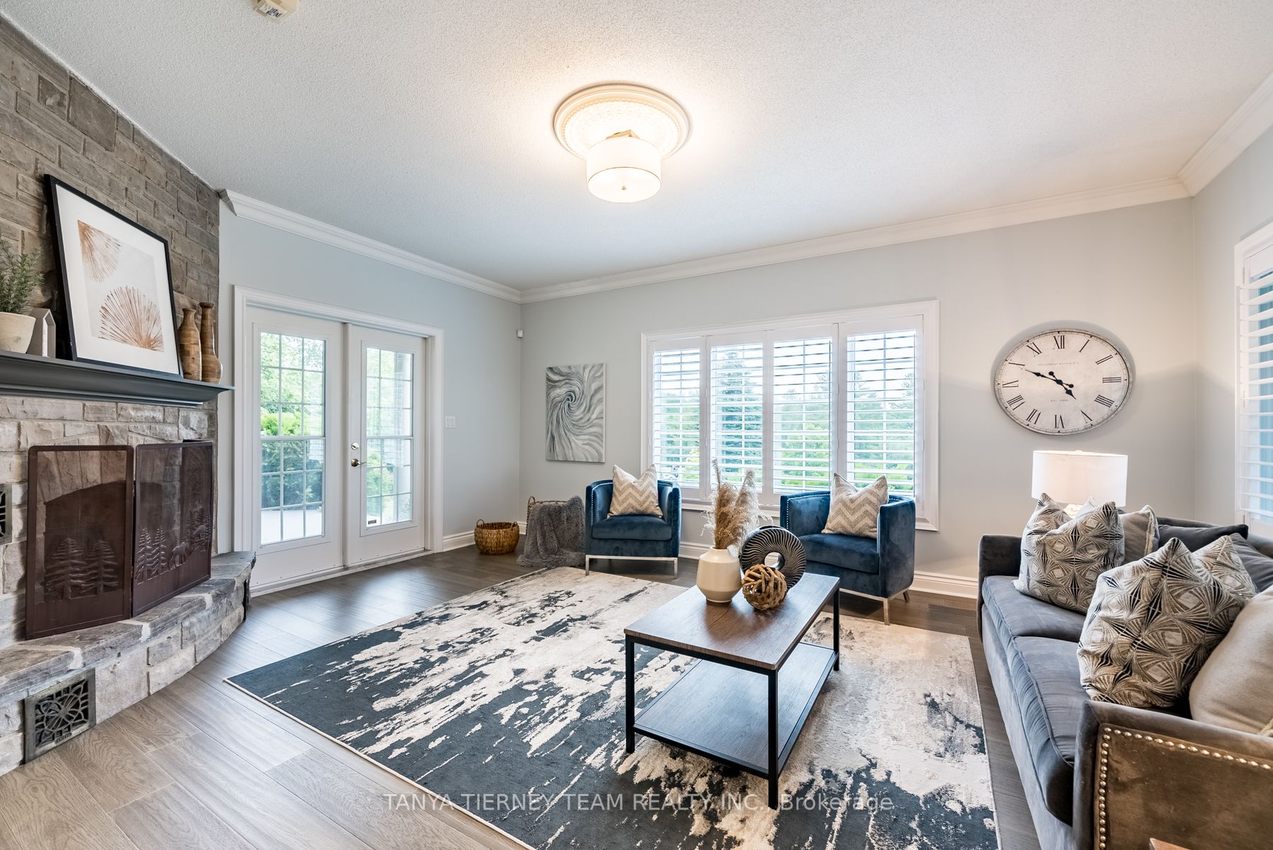 4 Woodbridge Circ
