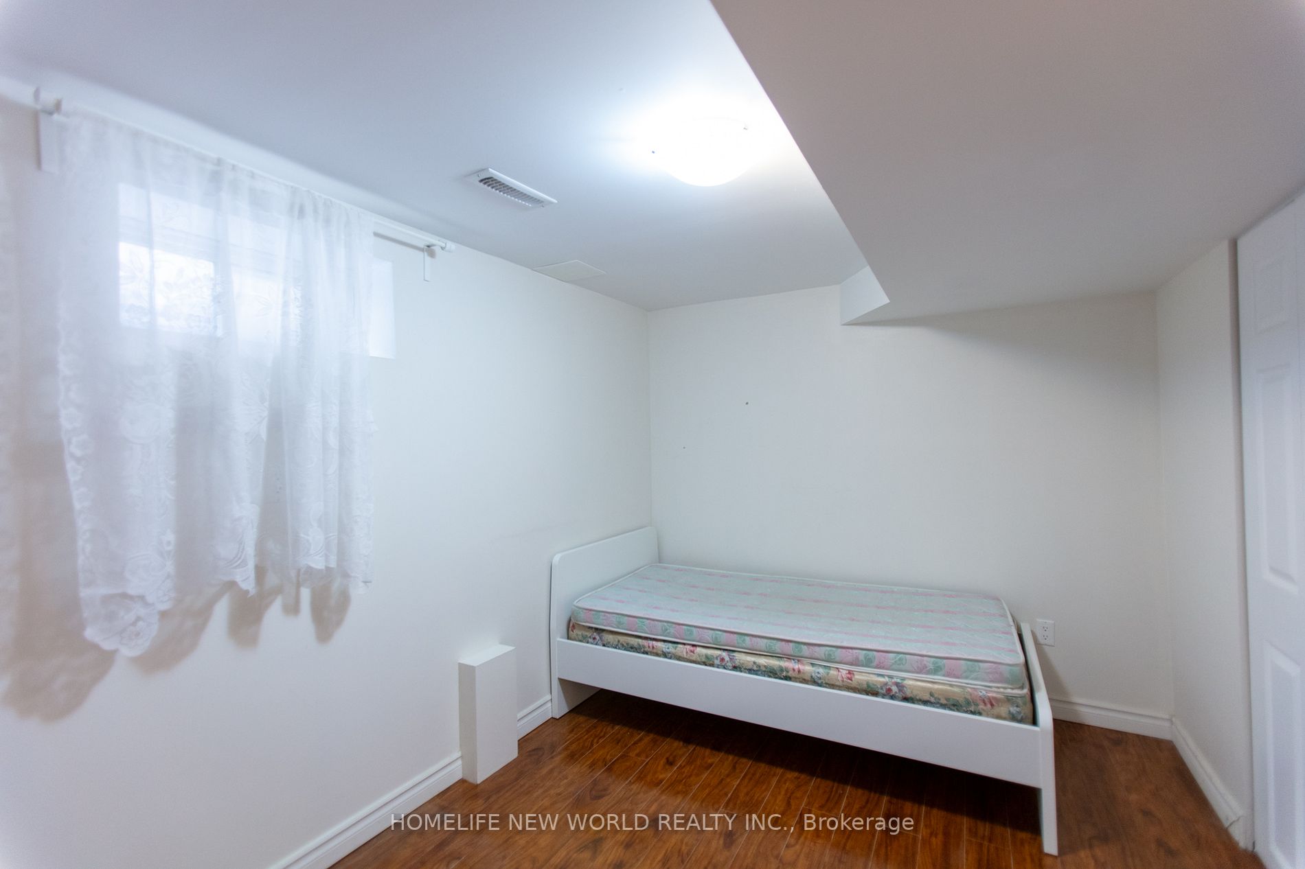 334 Chartland Blvd S