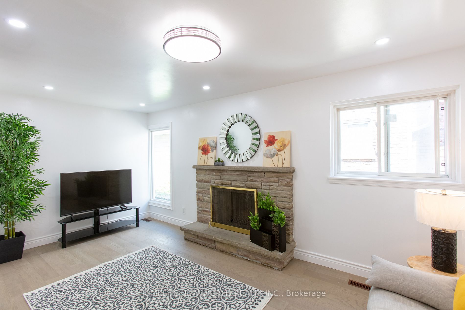 334 Chartland Blvd S