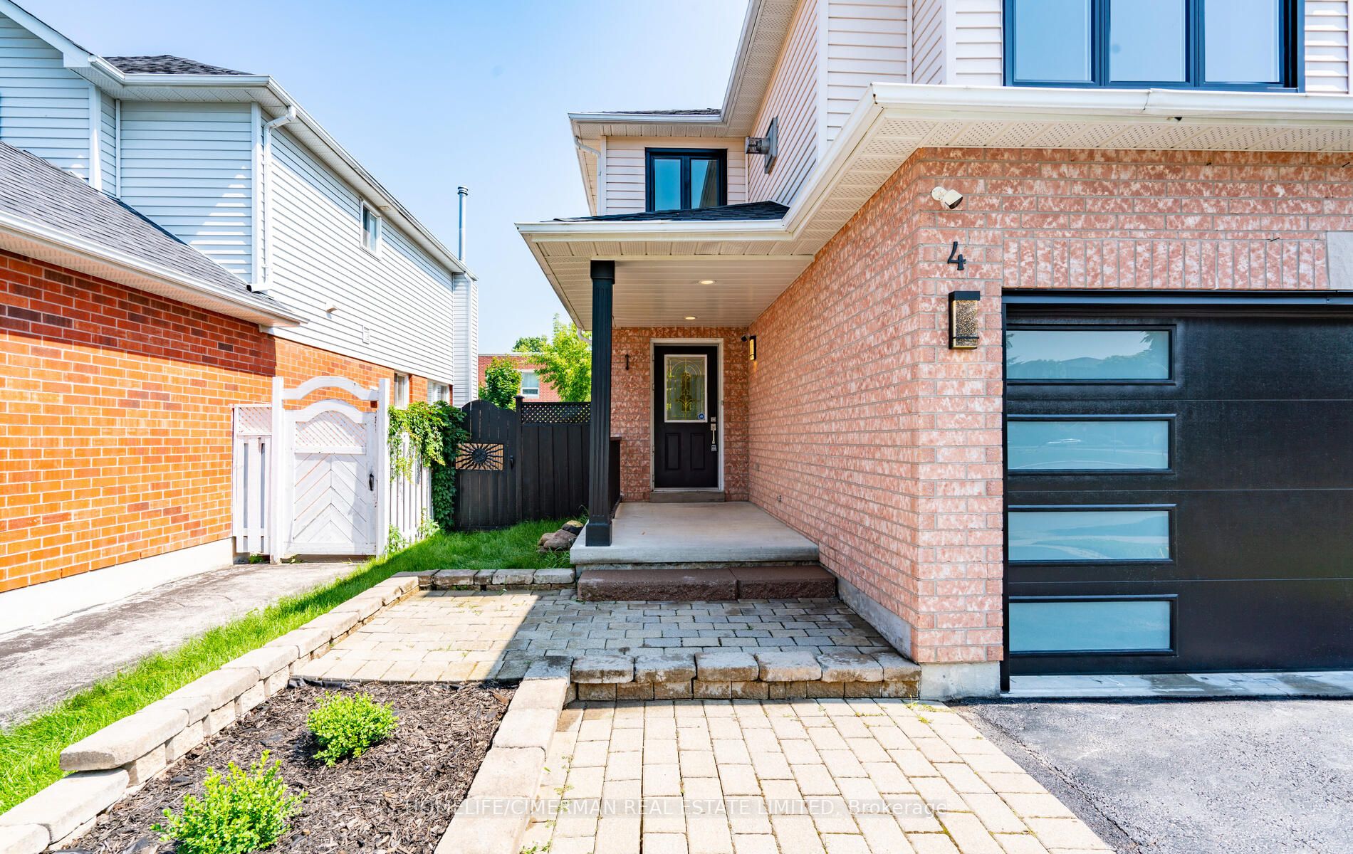 4 Brownstone Cres
