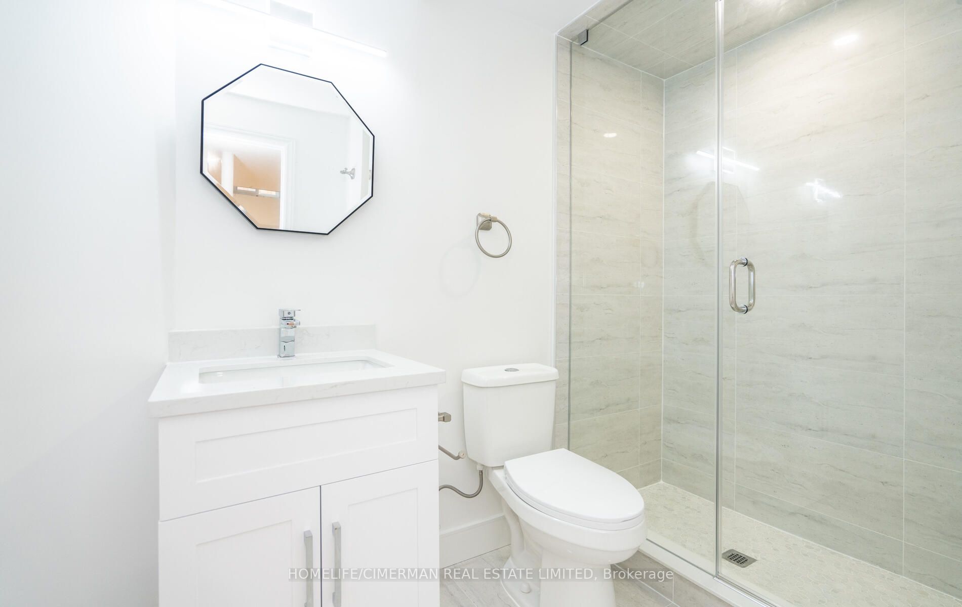 4 Brownstone Cres