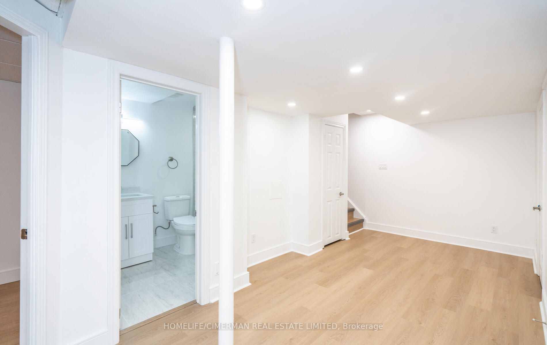 4 Brownstone Cres