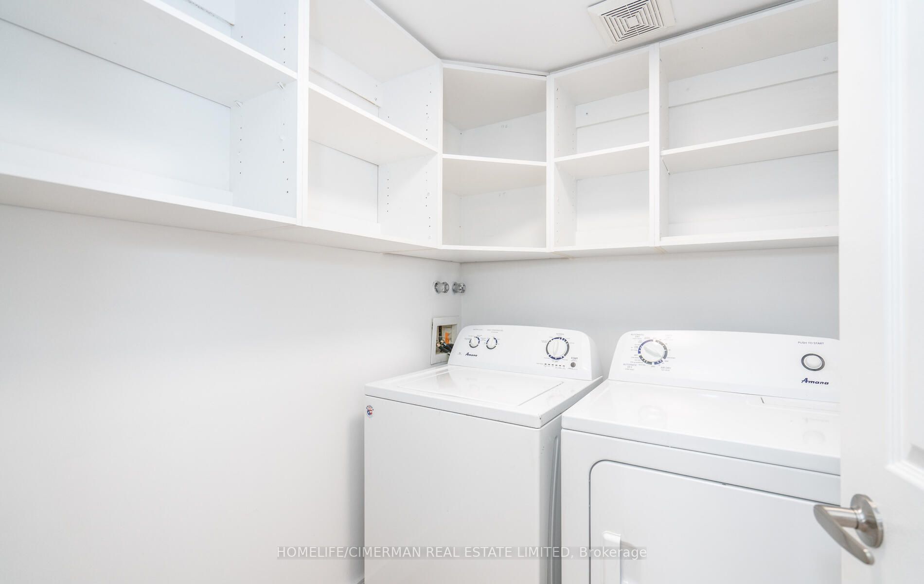 4 Brownstone Cres