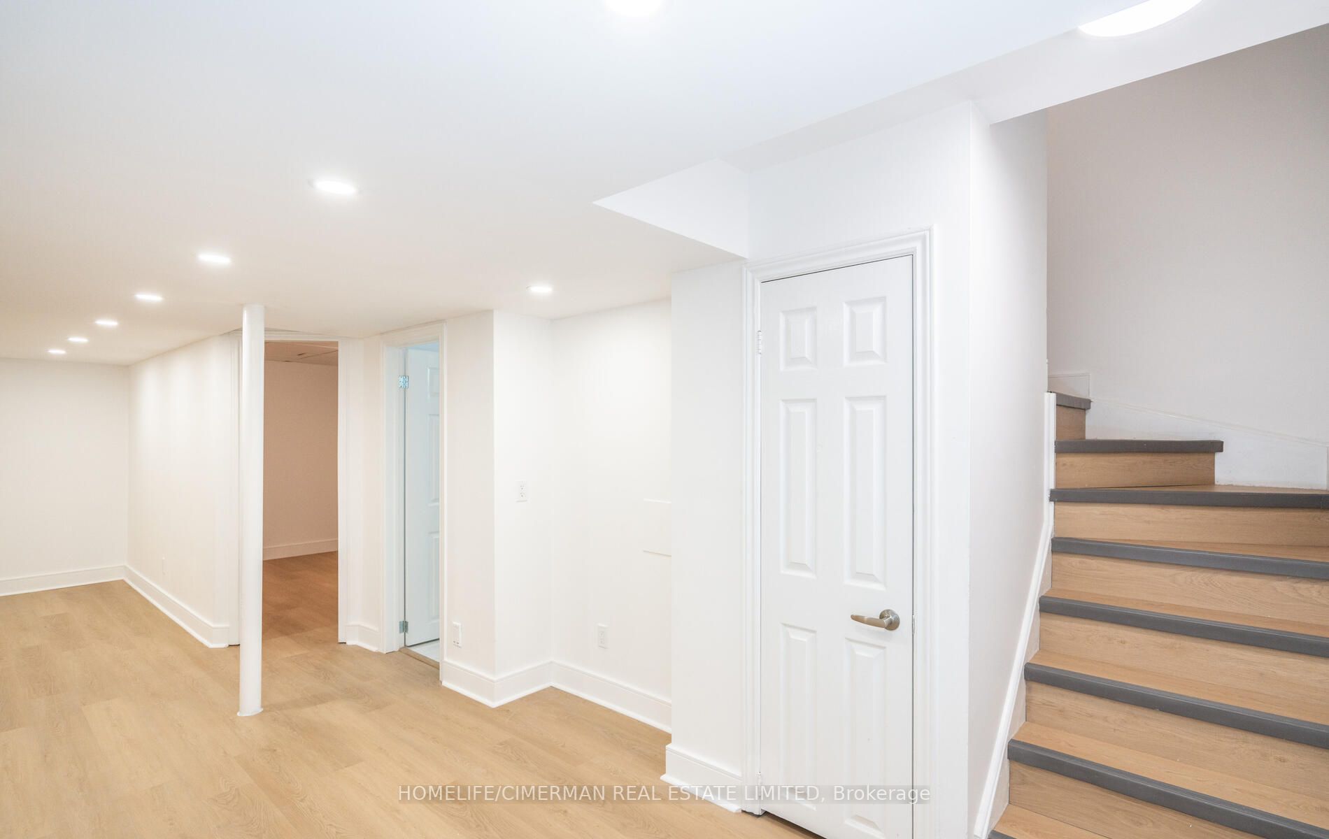 4 Brownstone Cres