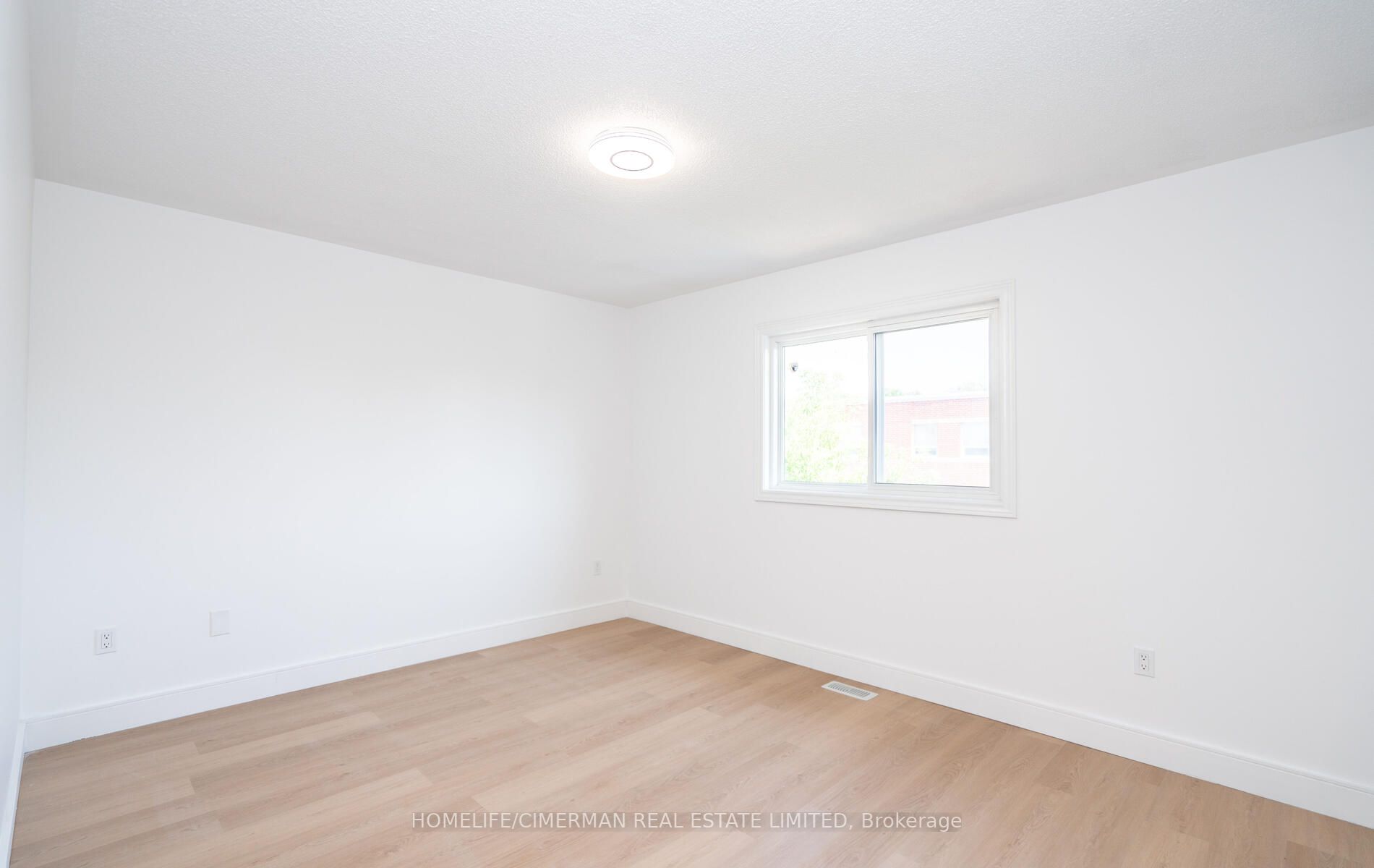 4 Brownstone Cres