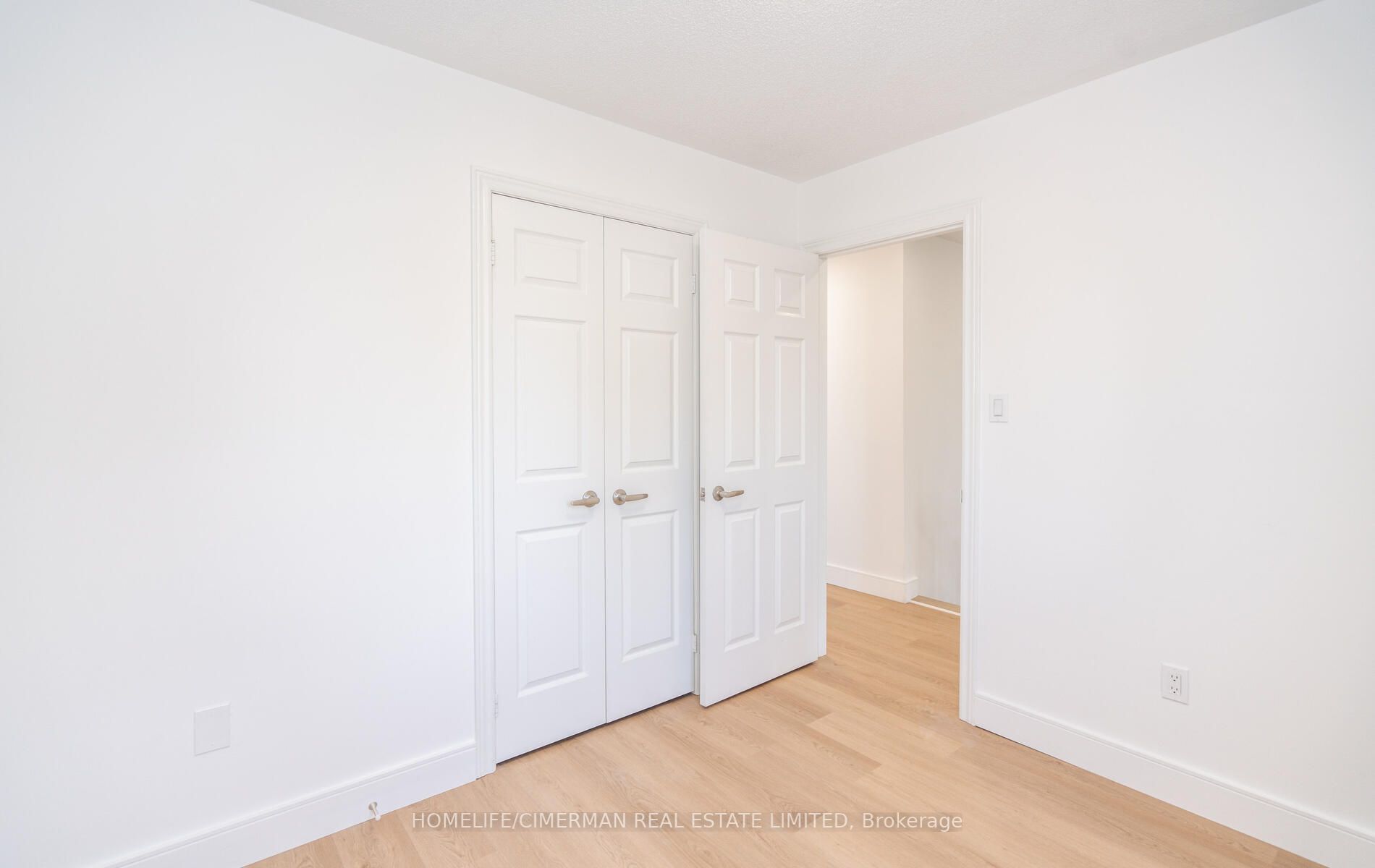 4 Brownstone Cres