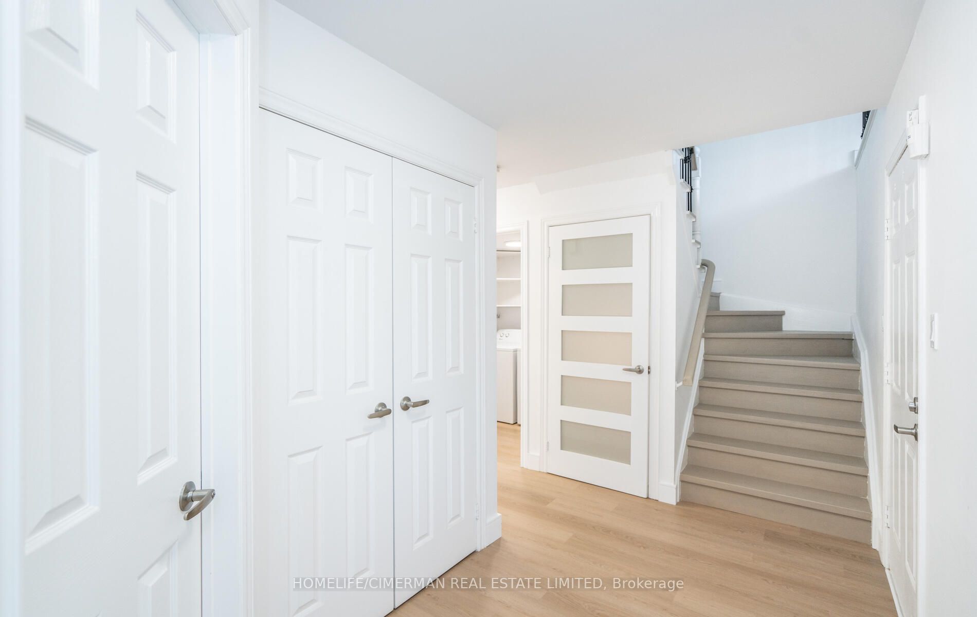 4 Brownstone Cres