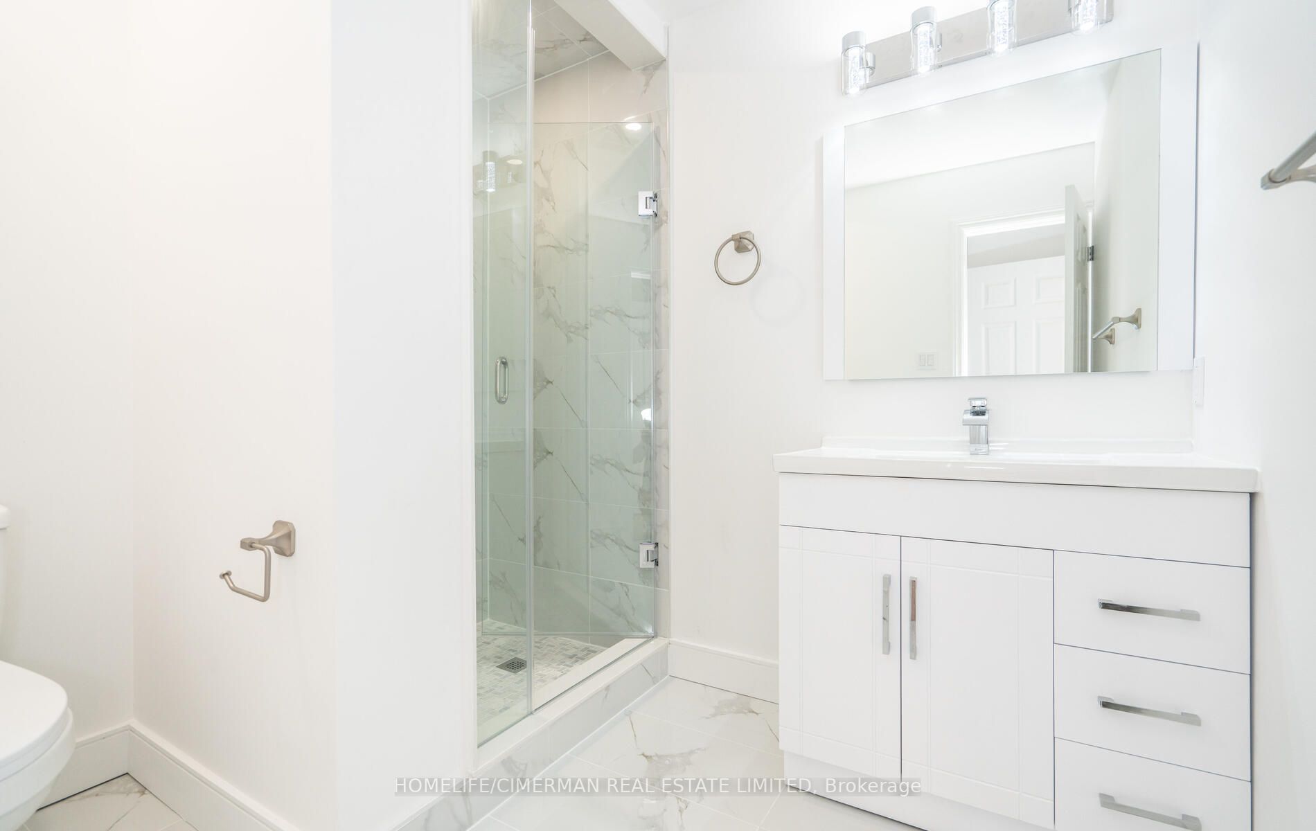 4 Brownstone Cres