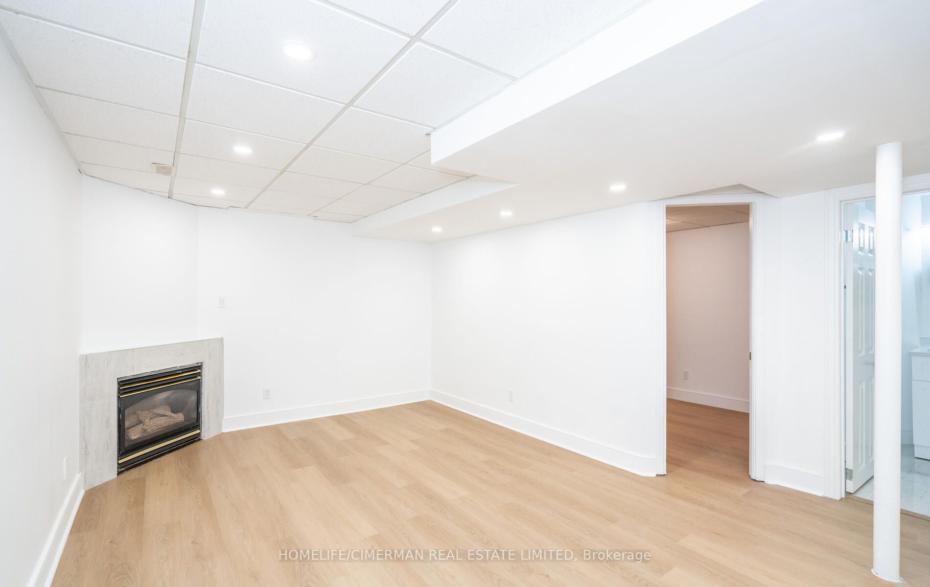 4 Brownstone Cres
