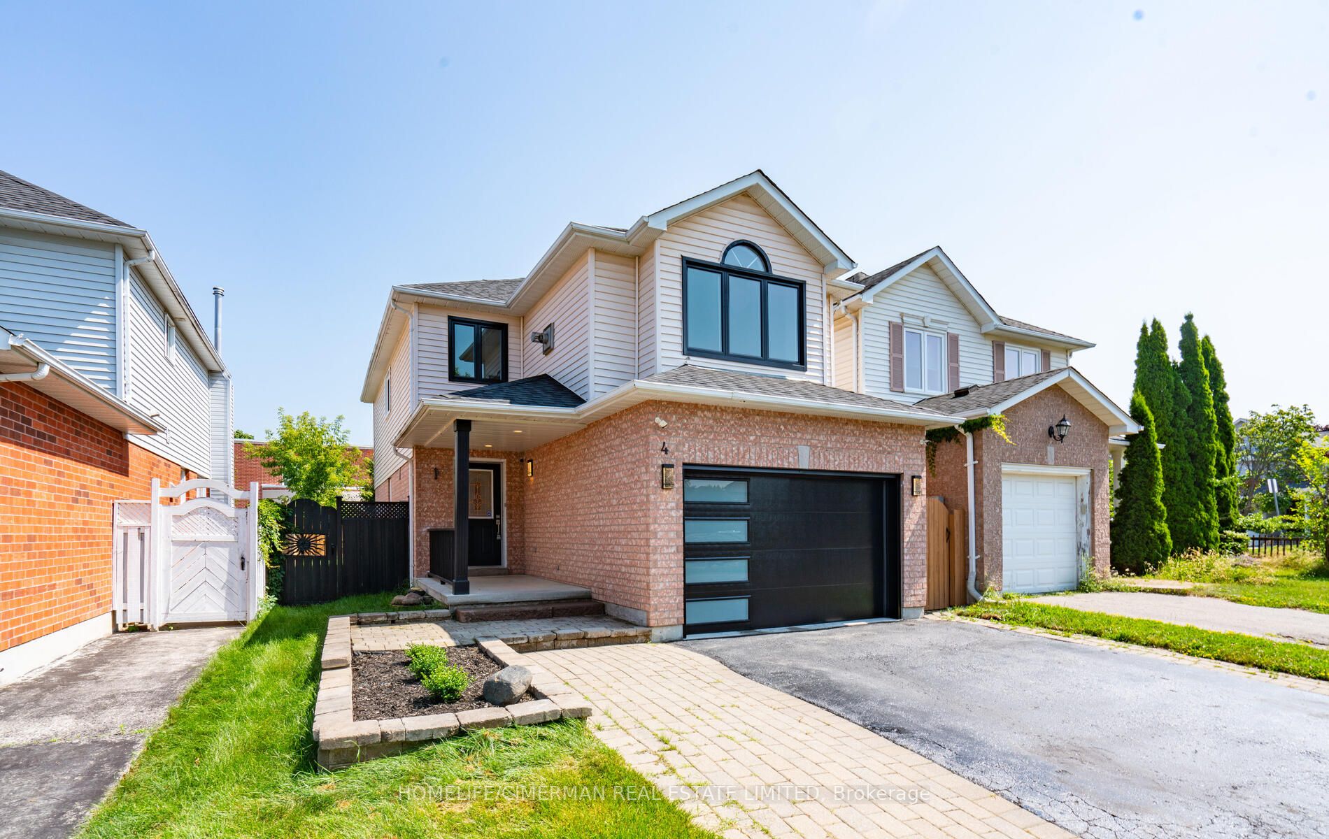 4 Brownstone Cres