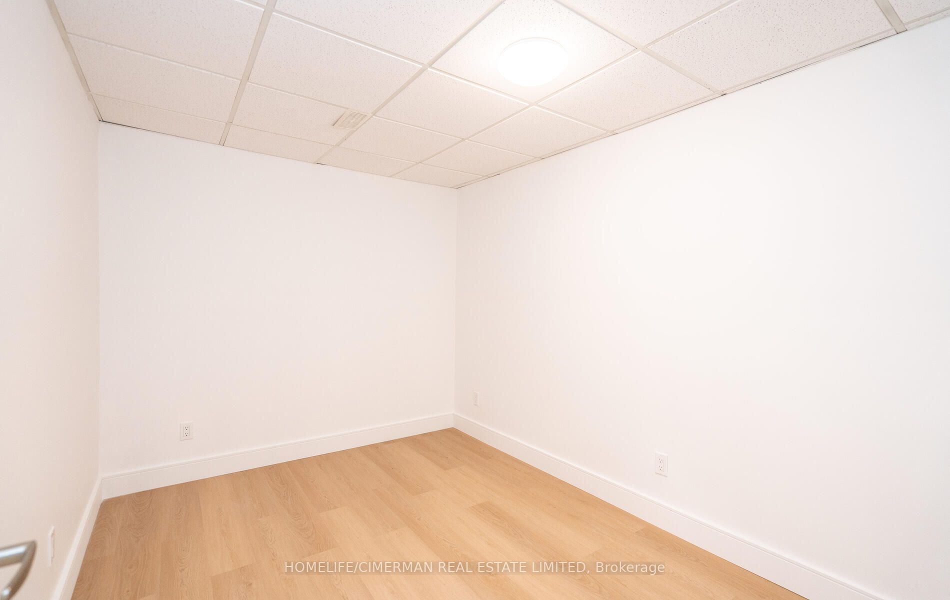 4 Brownstone Cres