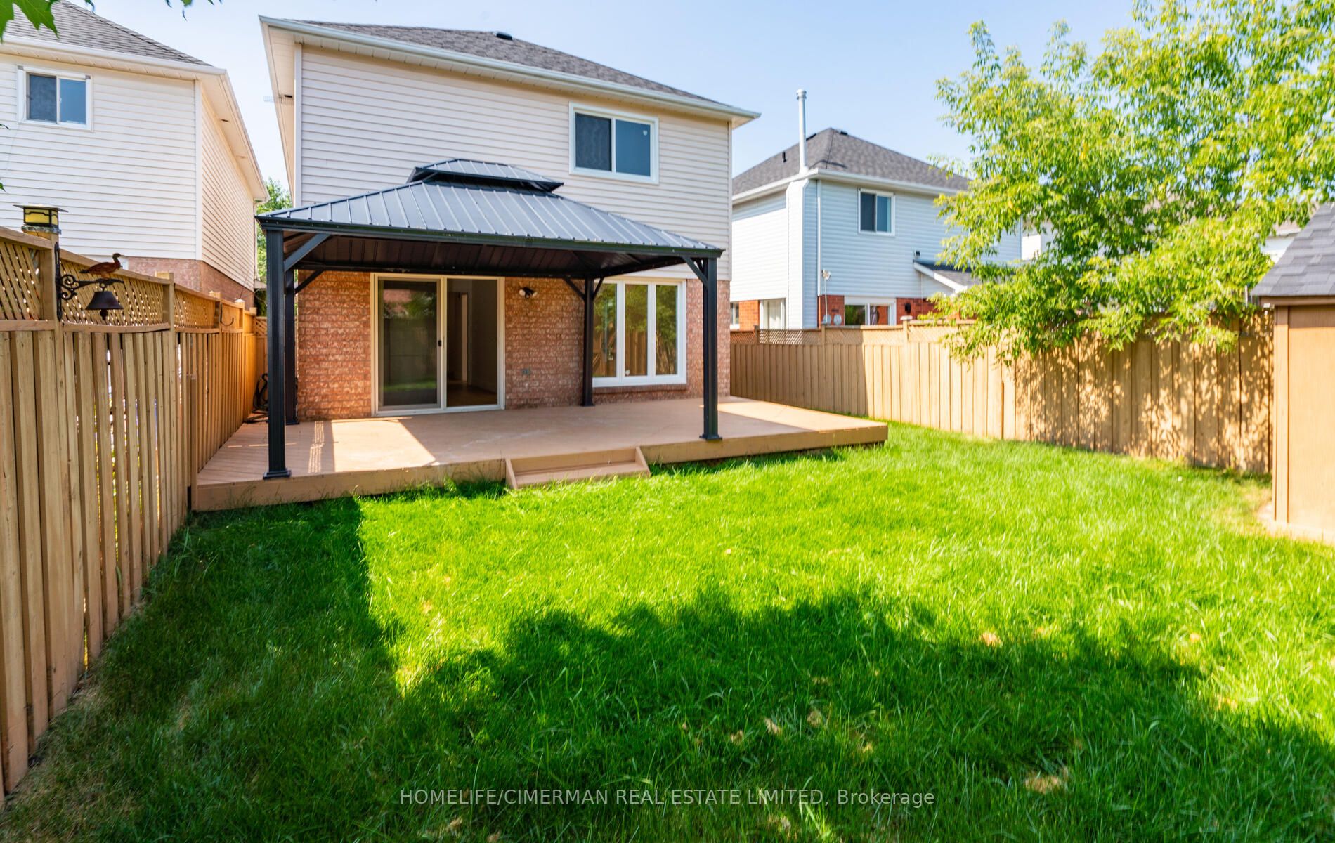 4 Brownstone Cres