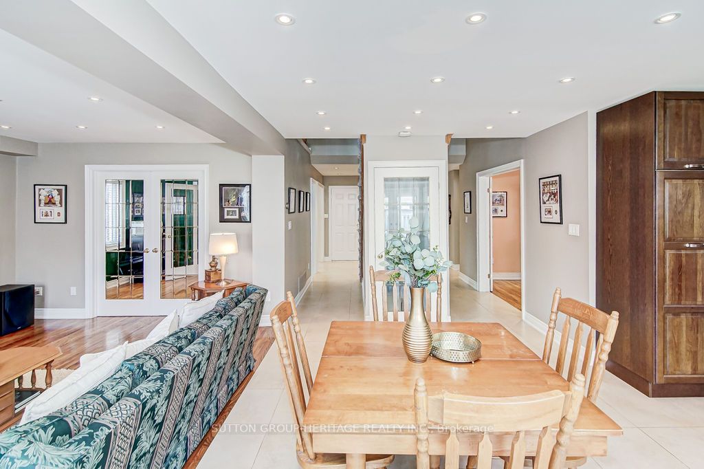 38 Howes St