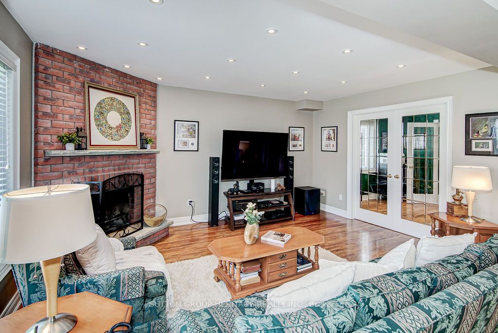 38 Howes St