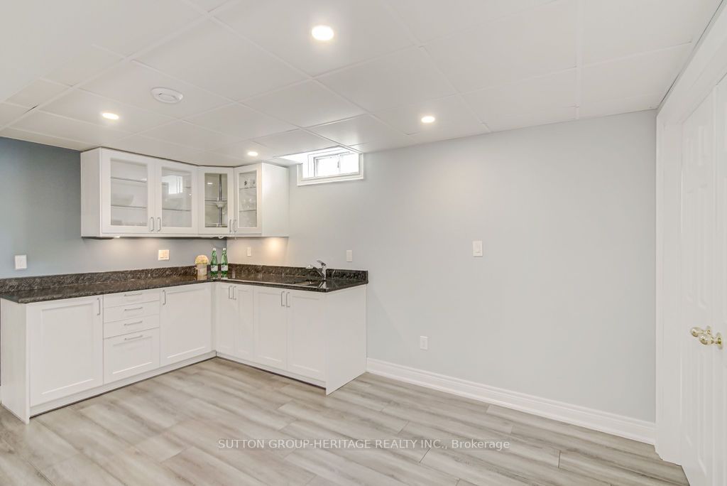 38 Howes St