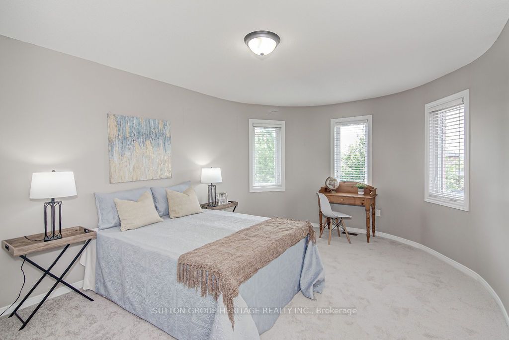 38 Howes St