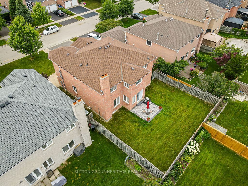 38 Howes St