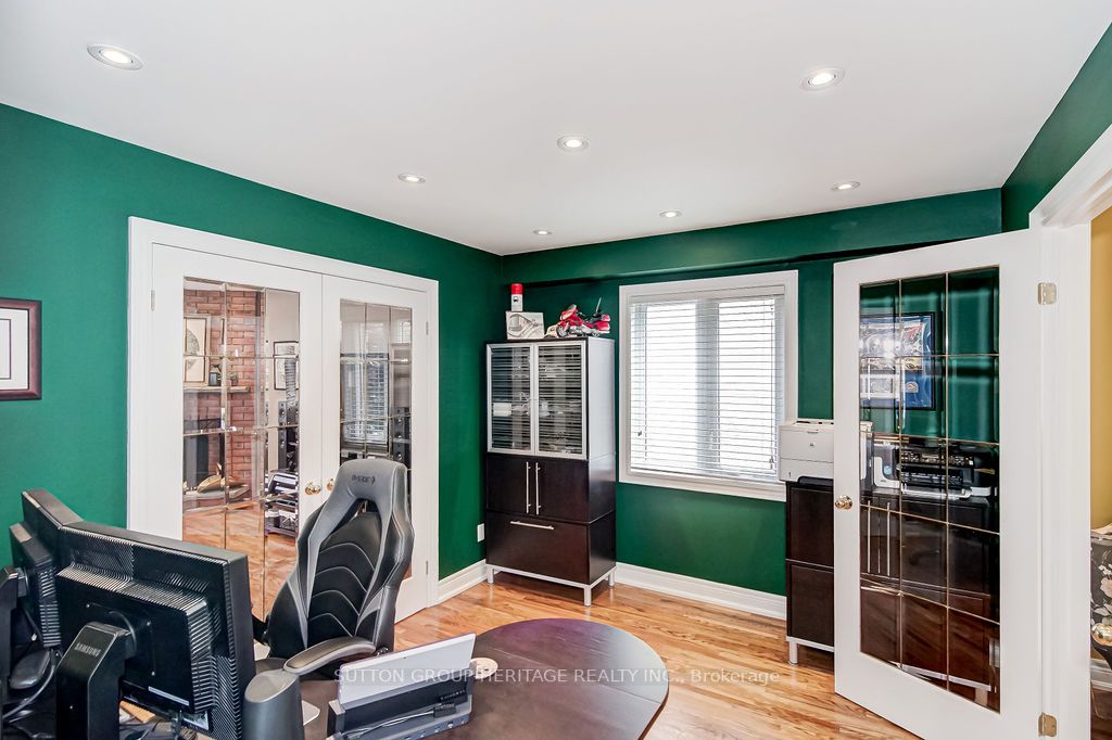 38 Howes St