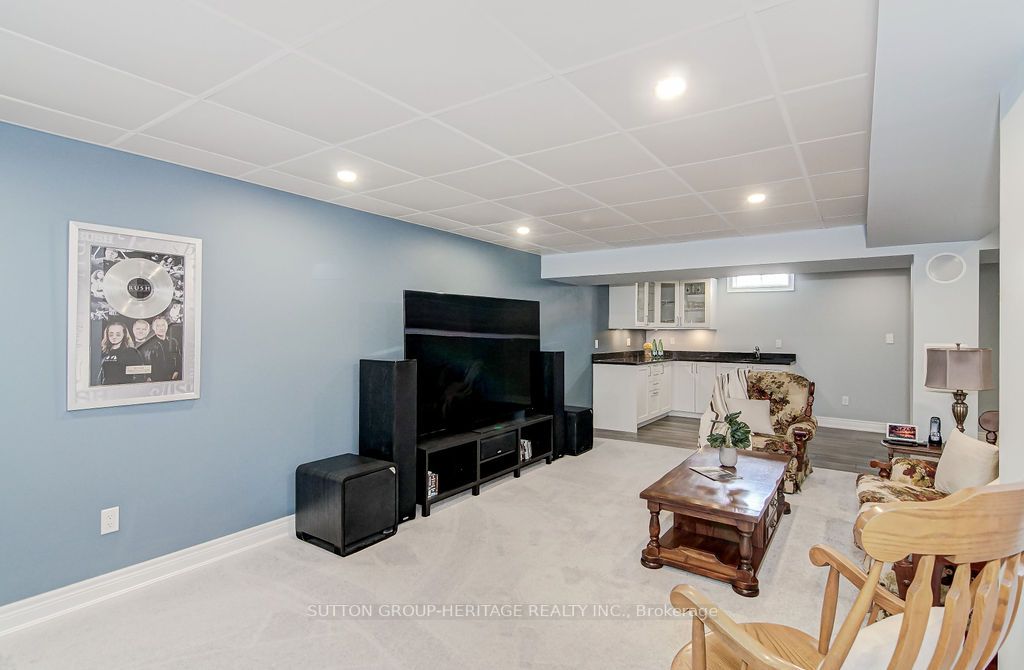 38 Howes St