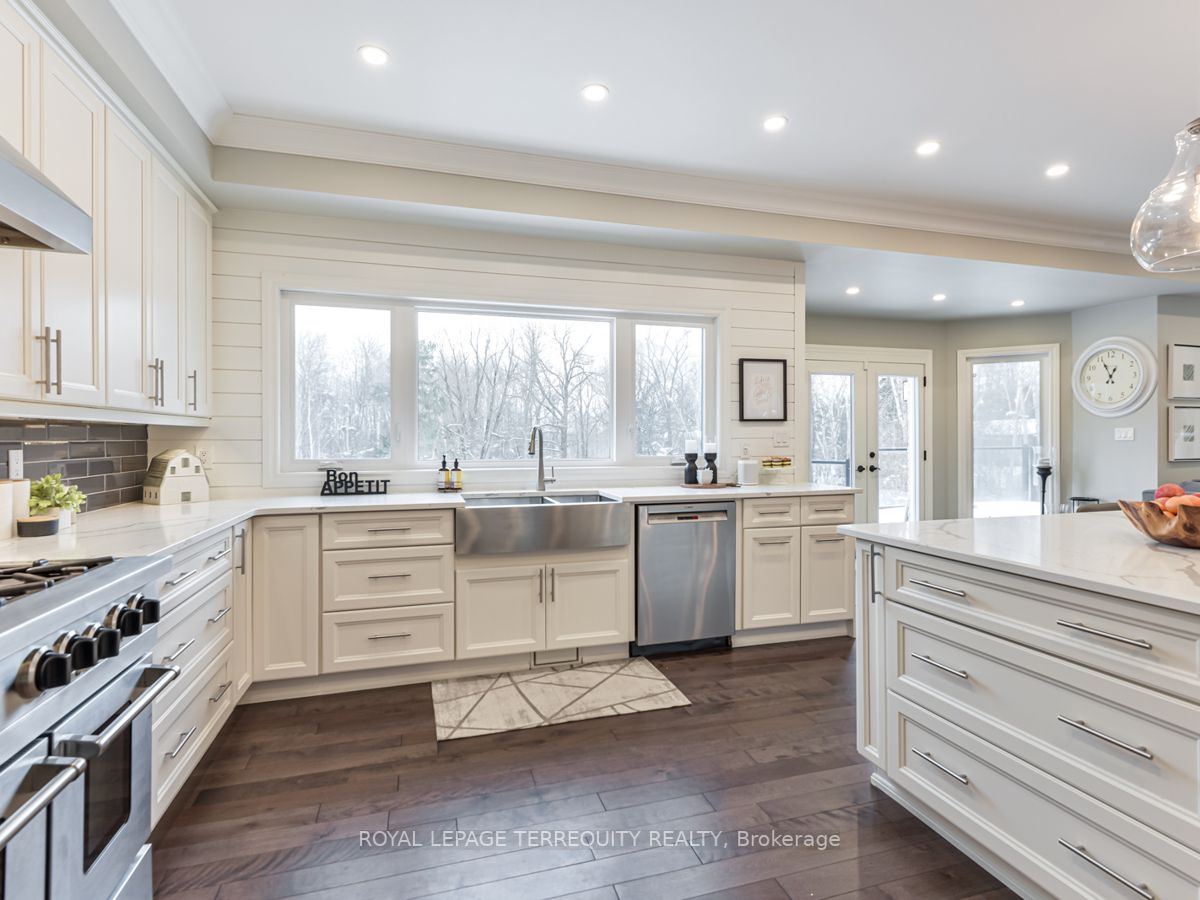 704 View Lake Rd