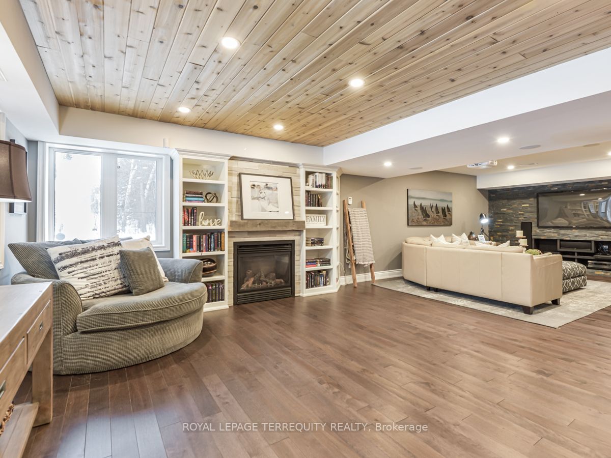 704 View Lake Rd