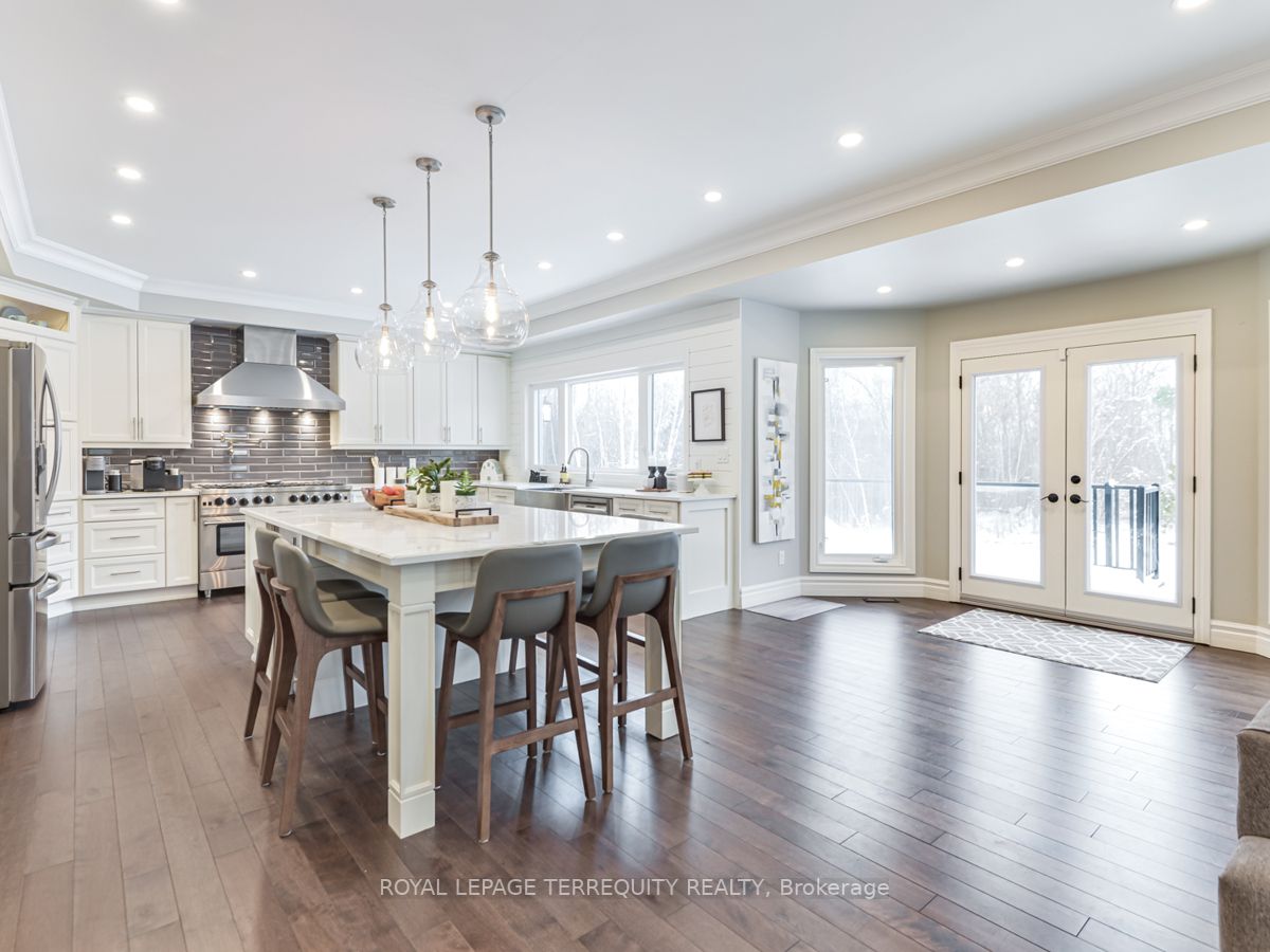 704 View Lake Rd