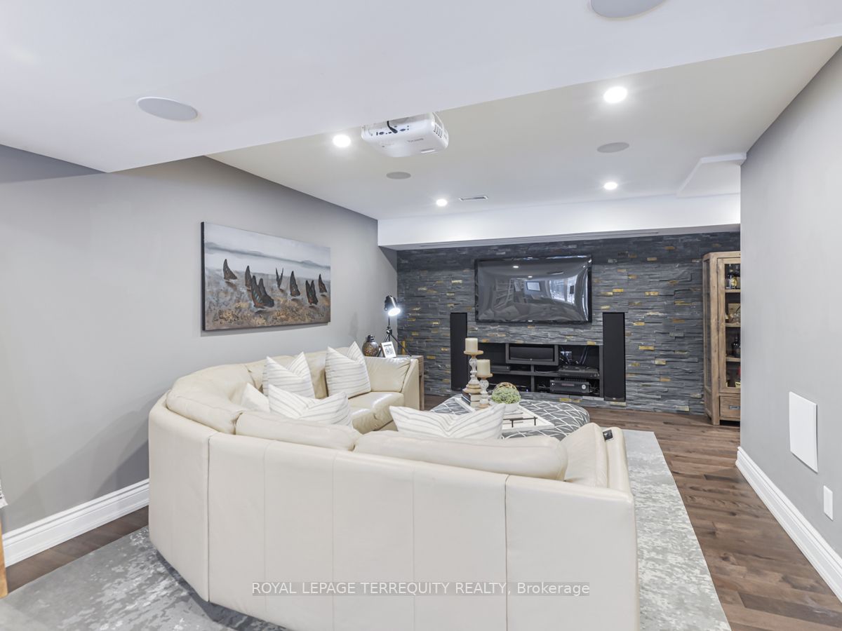 704 View Lake Rd
