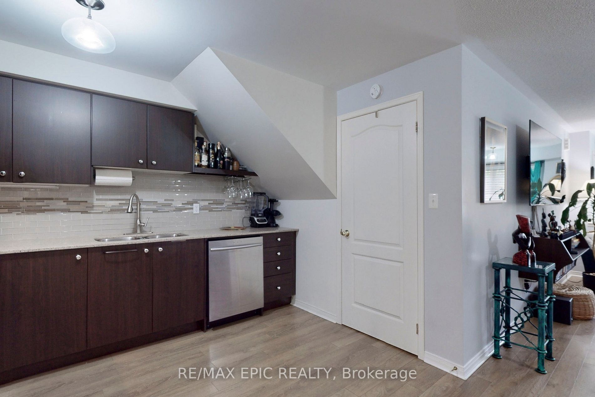 6063 Kingston Road, #10