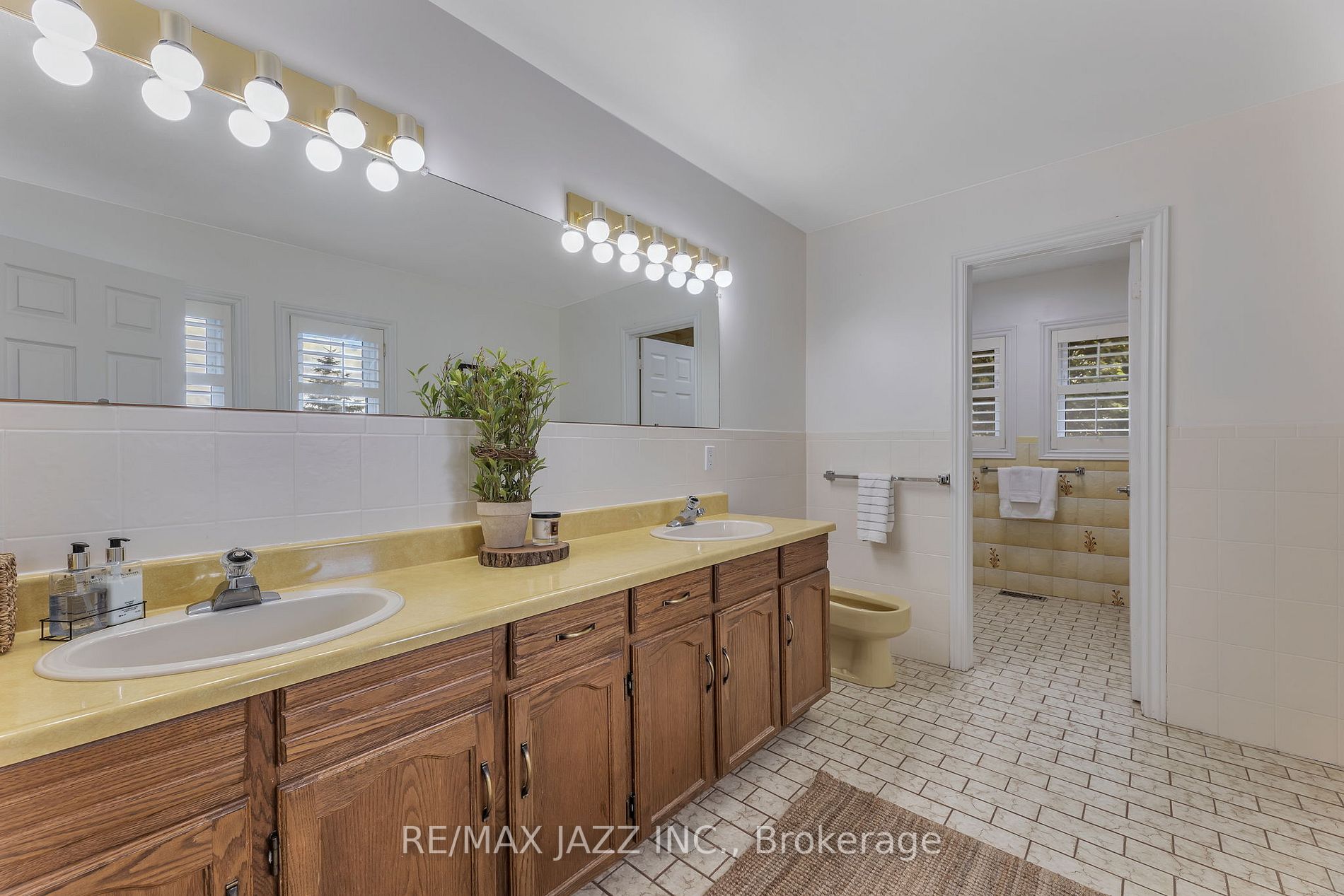 572 Fralicks Beach Rd