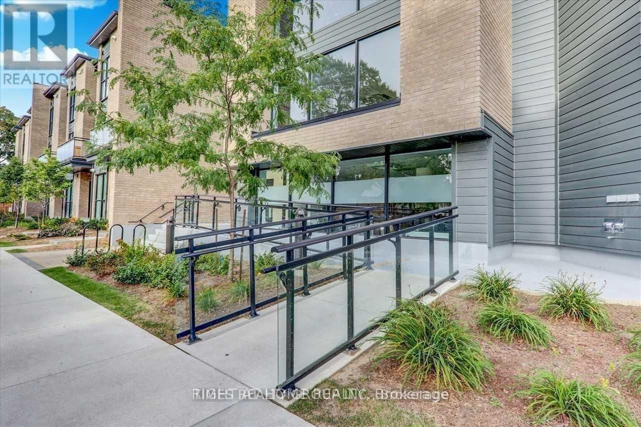 1 Falaise Rd, #221