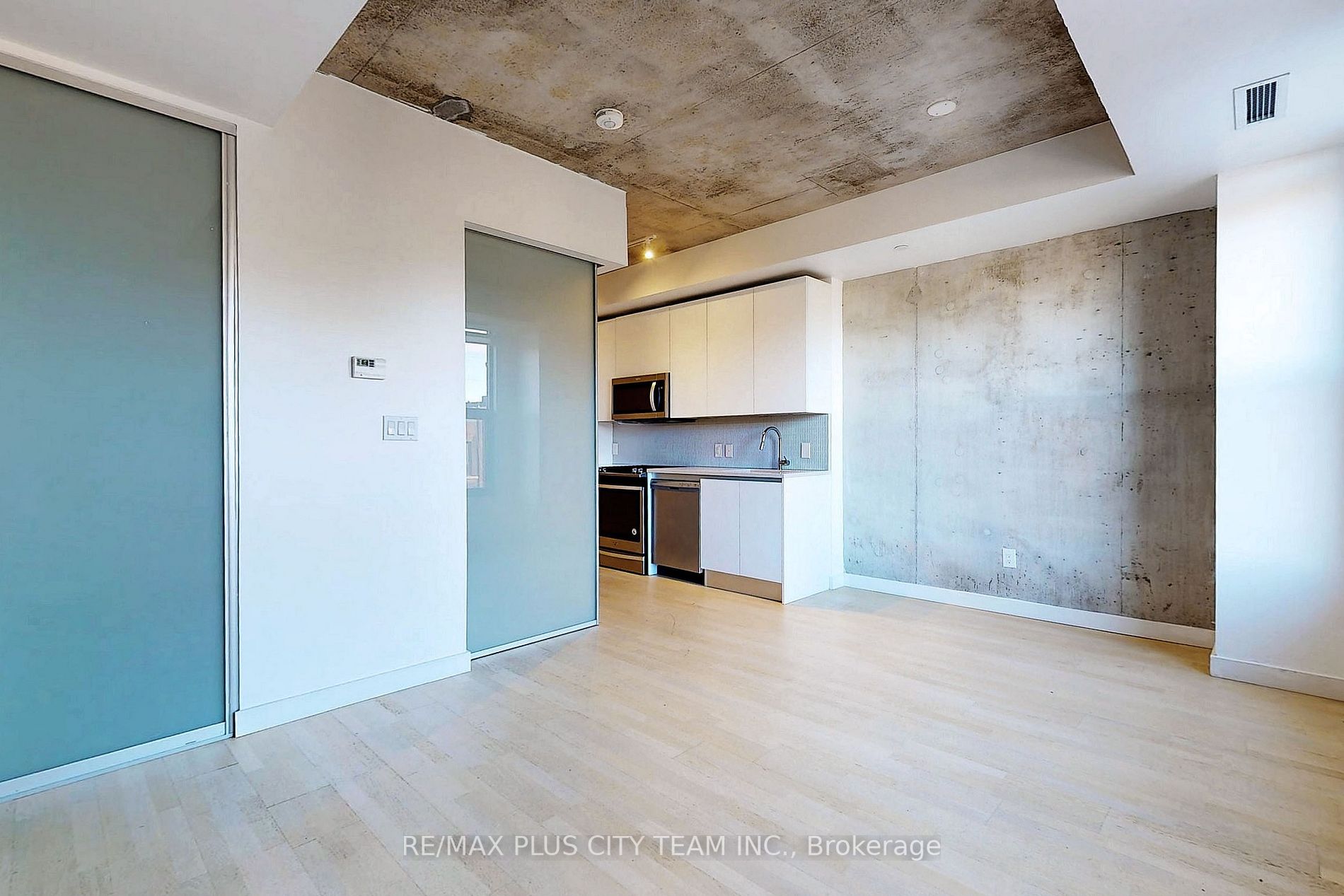 246 Logan Ave, #319