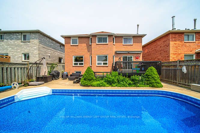 936 Mount Allan Ave